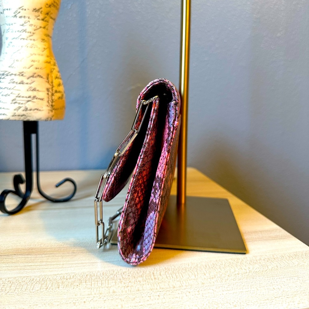 BEBE SNAKESKIN PRINT SHOULDER BAG. - Picture 4 of 8